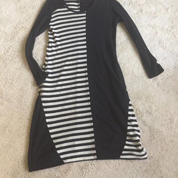 NEW LISTING cozy dress with matching scarf - Picture 2 of 6